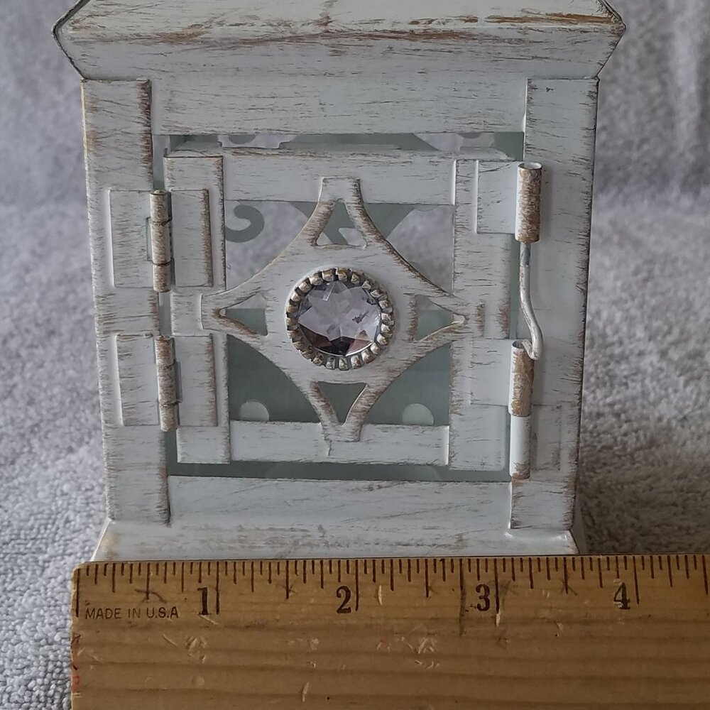 ASHLAND'S ELEGANT ANTIQUE LANTERN IN OFF WHITE WITH DISTRESSED DESIGN IN METAL - Picture 5 of 6